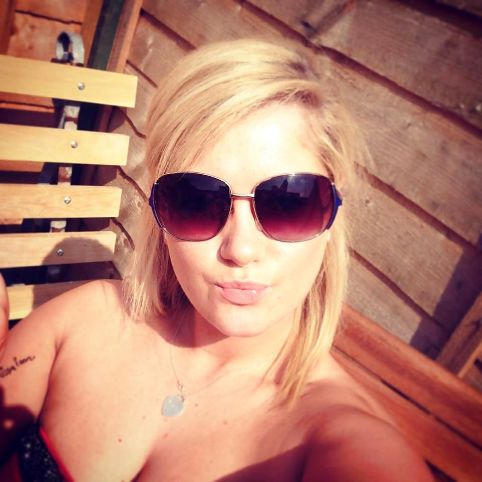 12P Vollbusiges Bimbo Chav