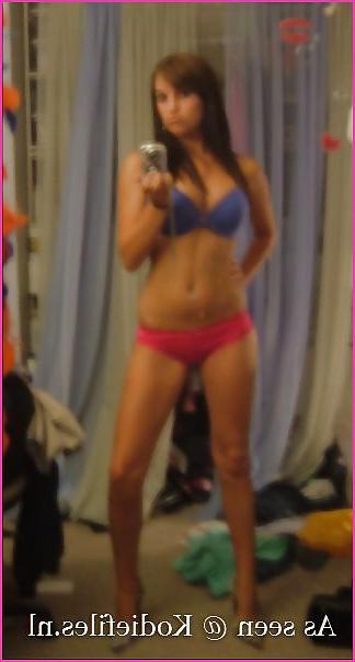 25P Hot teen strips in mirror