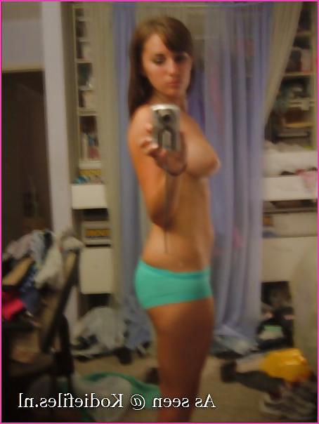 25P Hot teen strips in mirror
