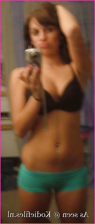 25P Hot teen strips in mirror