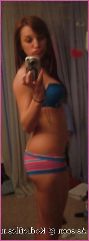 25P Hot teen strips in mirror
