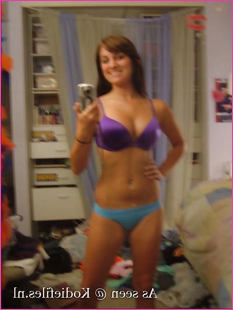 25P Hot teen strips in mirror