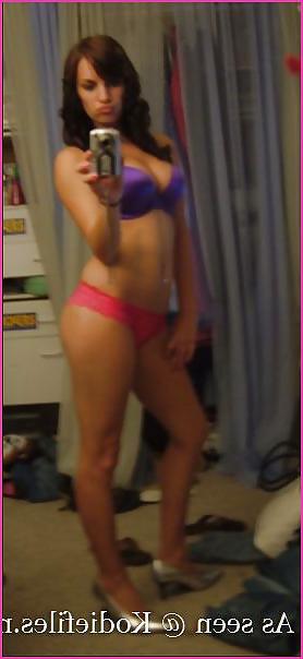 25P Hot teen strips in mirror