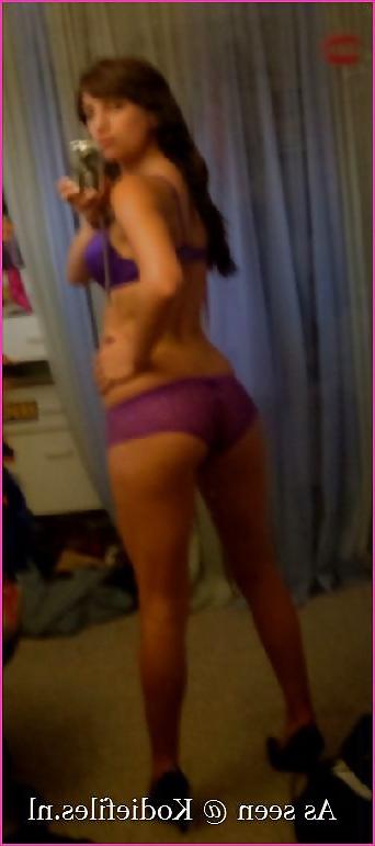 25P Hot teen strips in mirror