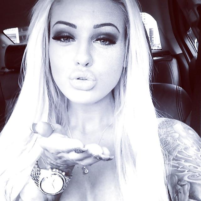 25P Bimbo Slut Lips