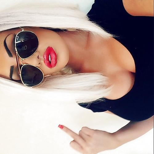 25P Bimbo Slut Lips