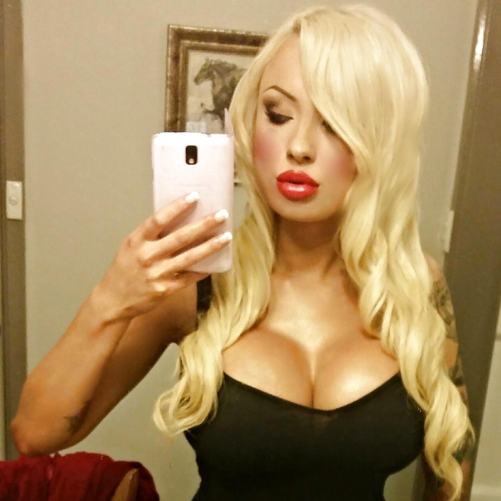 25P Bimbo Slut Lips