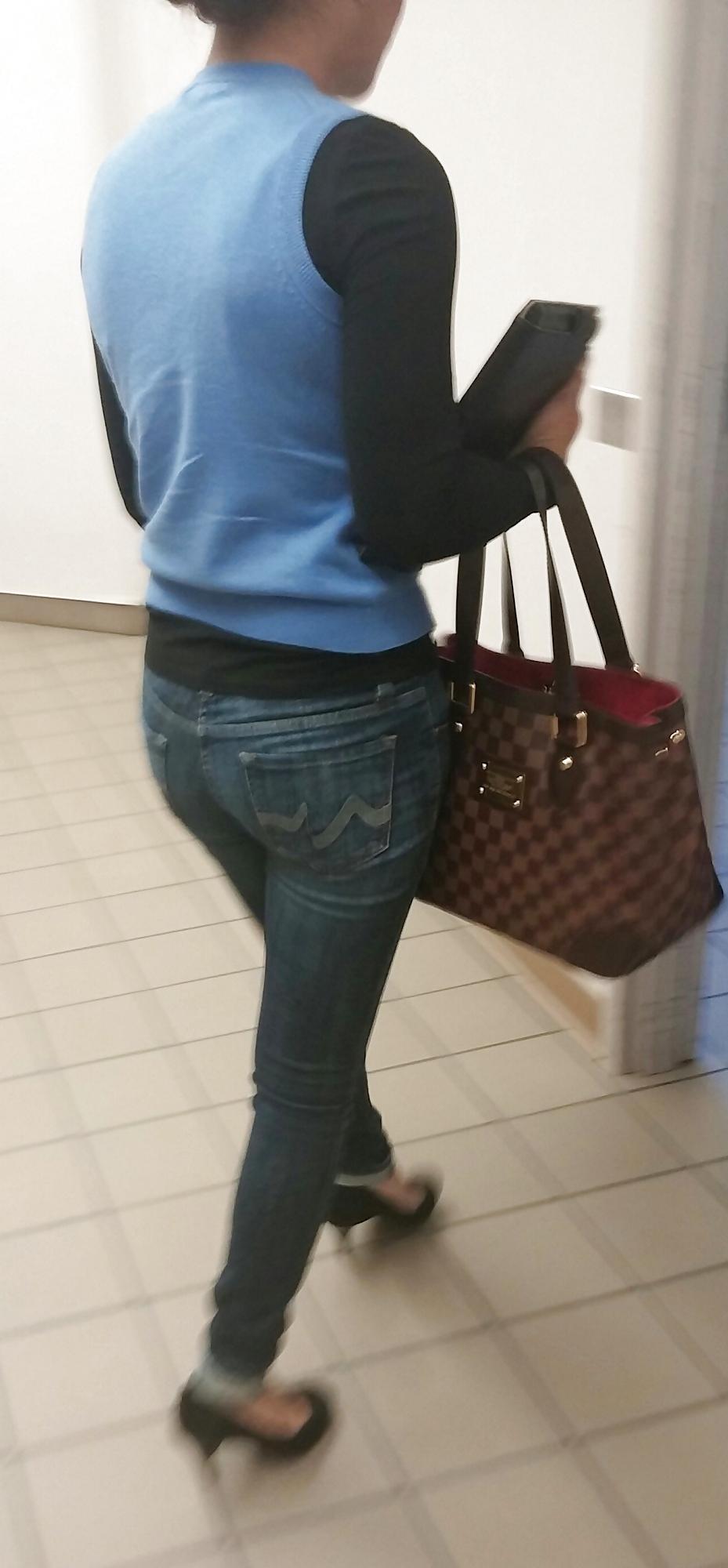 14P Sexy co-workers in jeans and heels 