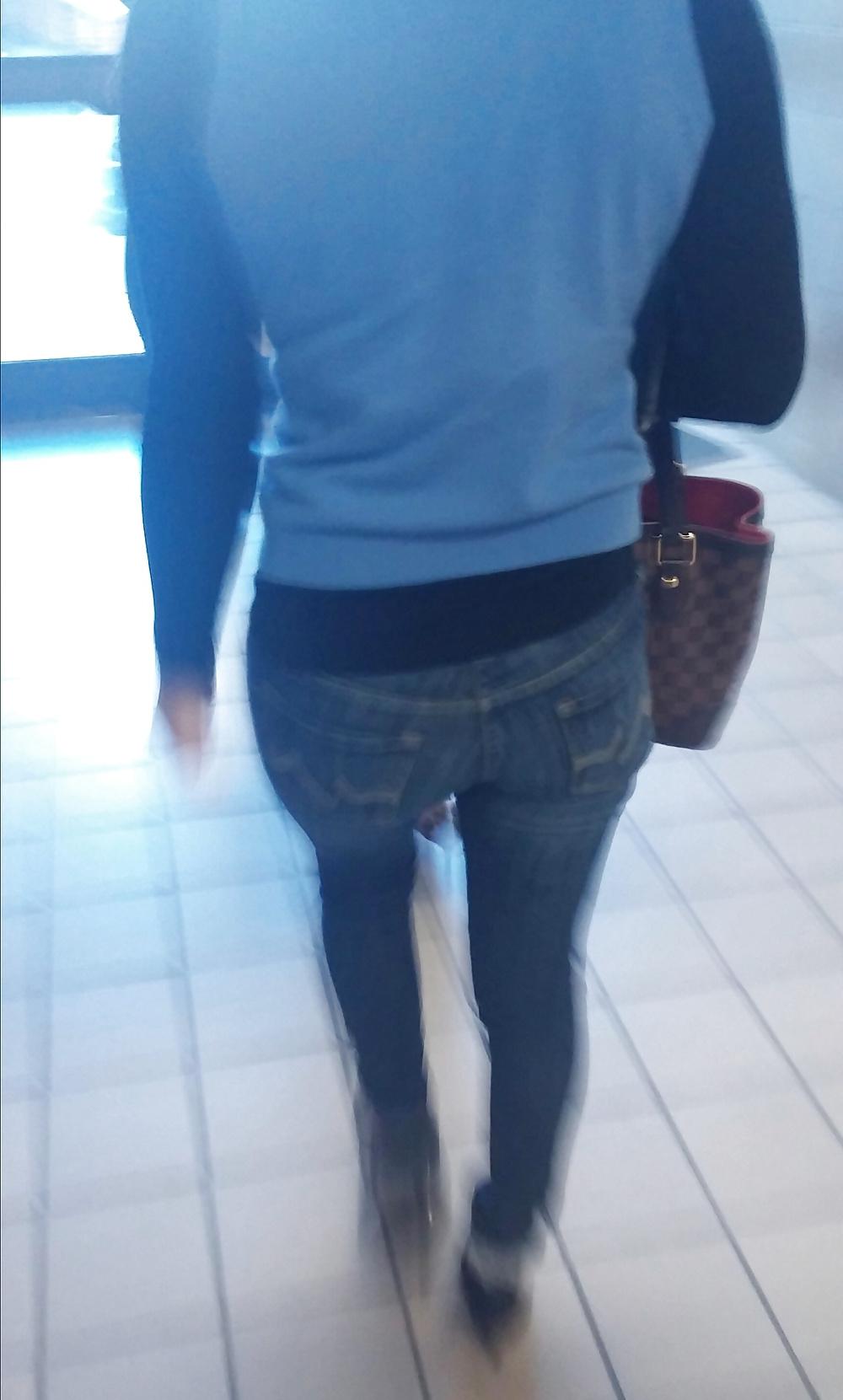 14P Sexy co-workers in jeans and heels 