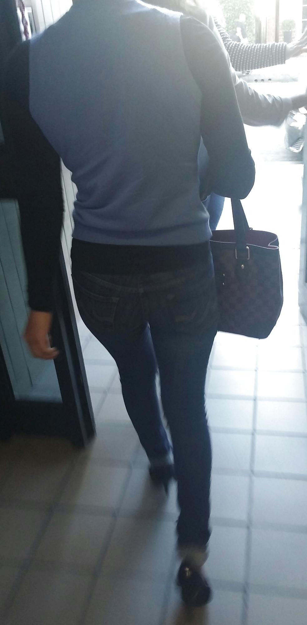 14P Sexy co-workers in jeans and heels 