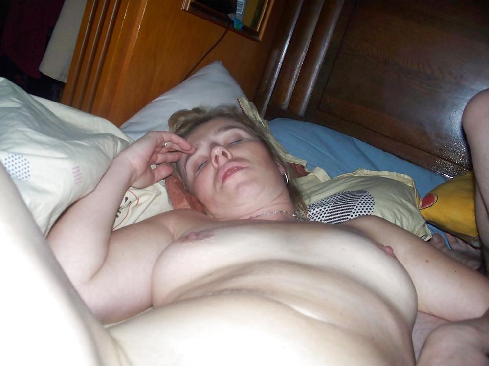 25P Wife in bathroom