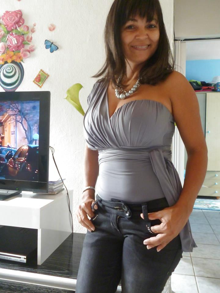 20P BUSTY BRAZILIAN GRANNY: STILL SEXY & HOT