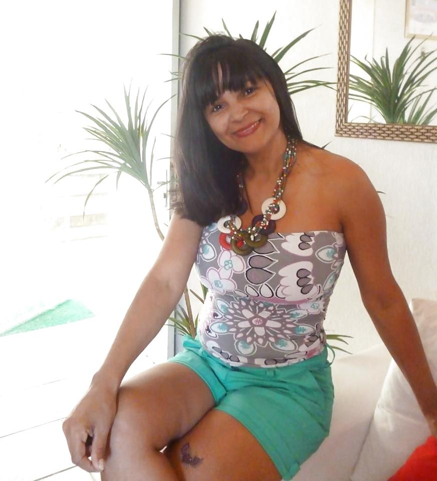20P BUSTY BRAZILIAN GRANNY: STILL SEXY & HOT