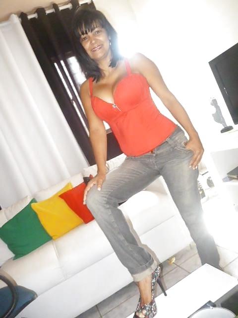 20P BUSTY BRAZILIAN GRANNY: STILL SEXY & HOT