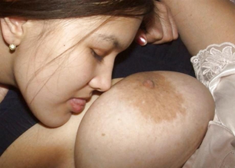25P Pretty girl sucks fat womans titties