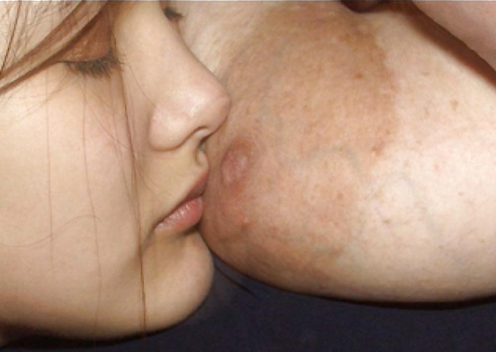 25P Pretty girl sucks fat womans titties