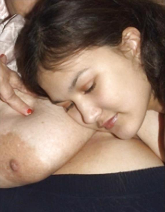 25P Pretty girl sucks fat womans titties