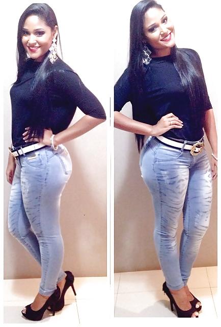 25P Curvy Goddesses V (Tight Jeans)
