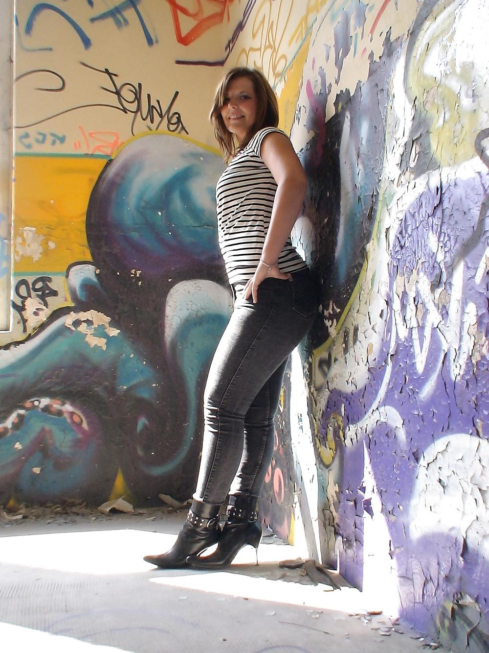25P Curvy Goddesses V (Tight Jeans)