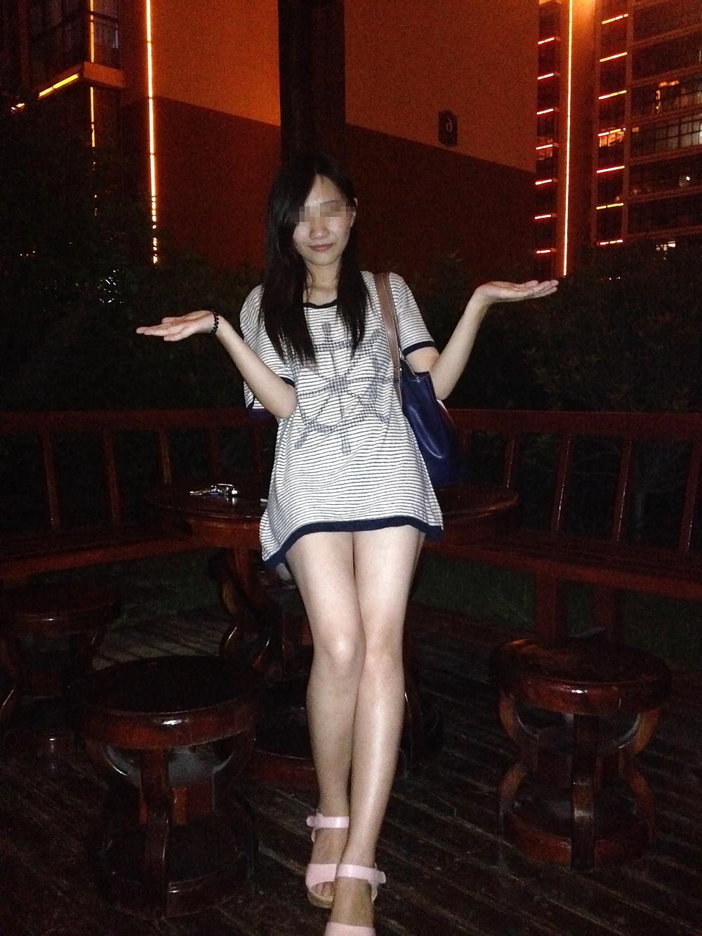13P Sexy chinese girl flashing public