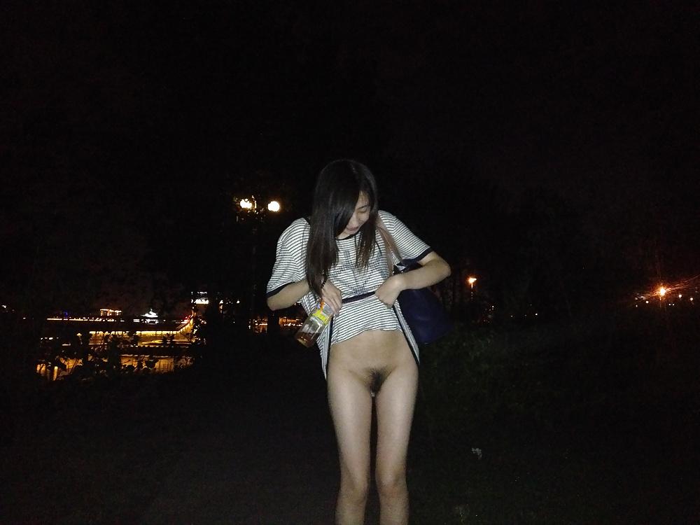 13P Sexy chinese girl flashing public
