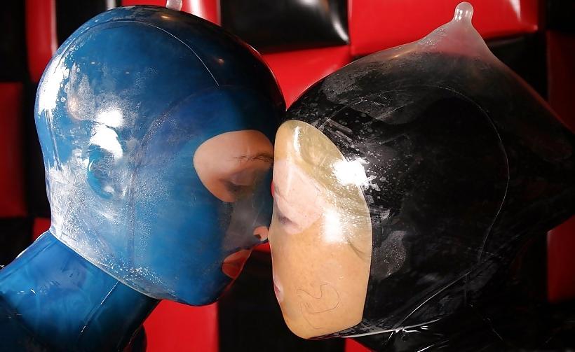 14P Latex Lesbian Breathplay