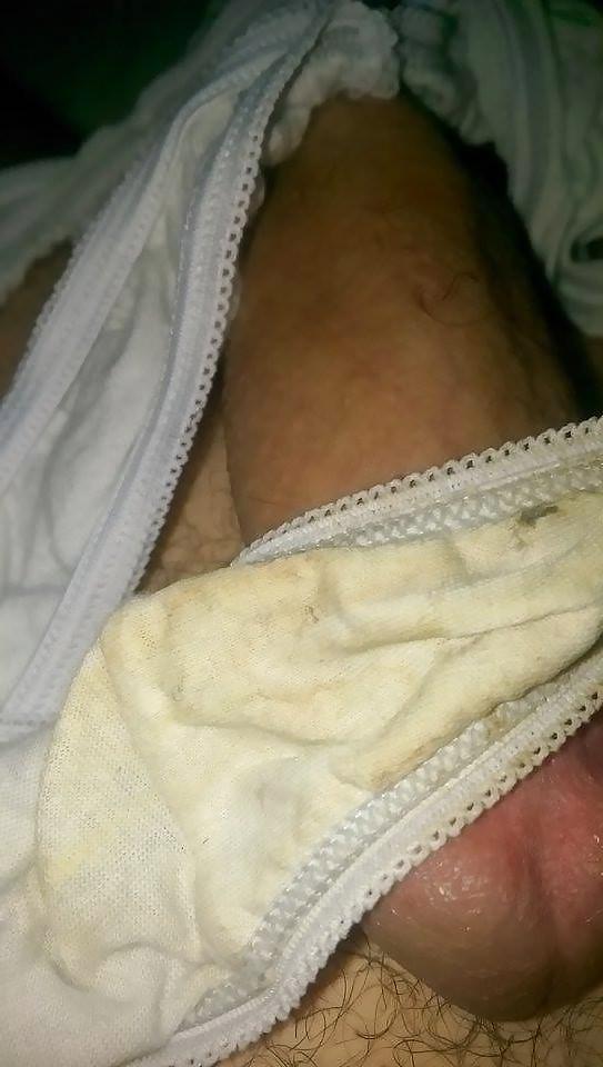 4P The Dirtiest Thong She Has Left Me In Ages!! Smells Great xx