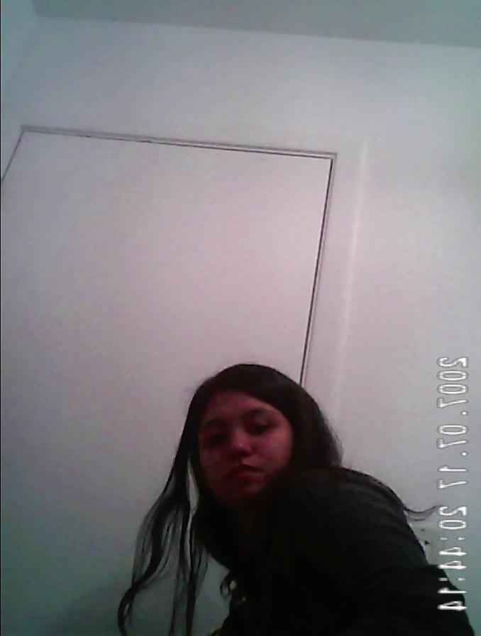 15P Big chick with fat ass uses the bathroom