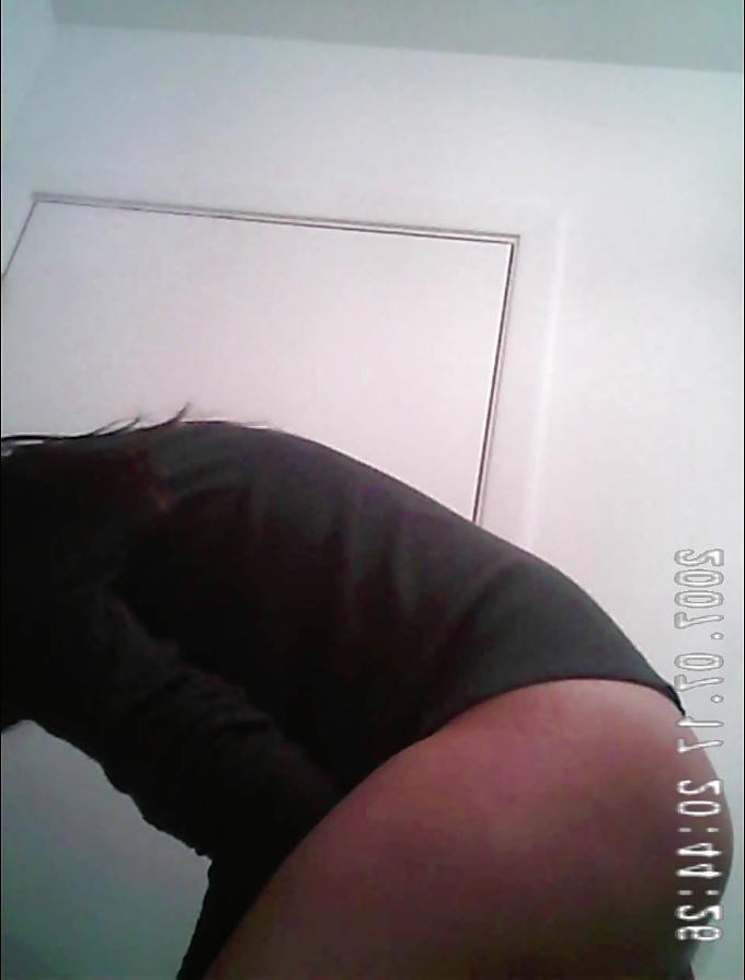 15P Big chick with fat ass uses the bathroom