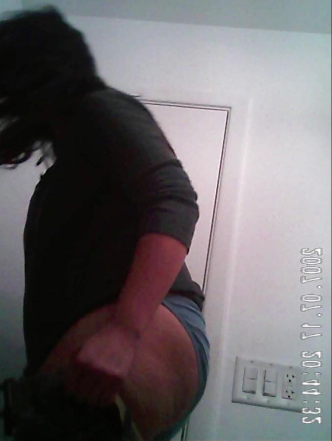 15P Big chick with fat ass uses the bathroom