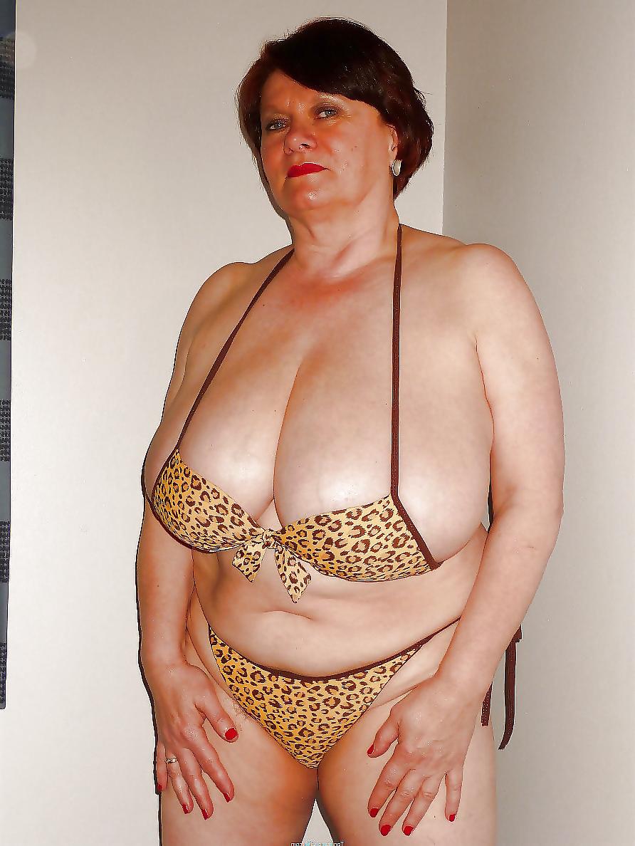 25P Mature Lady With Massive Tits