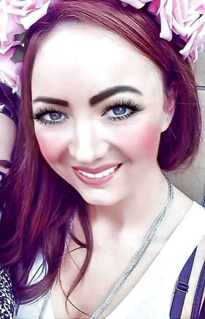 25P Bimbo chav big tits cumdump laura