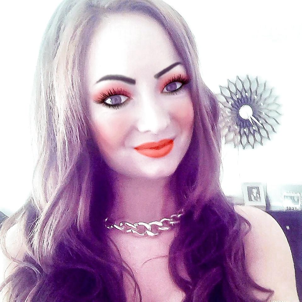 25P Bimbo chav big tits cumdump laura