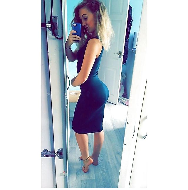 25P Pig faced bimbo slut rhiannon loves showing off her ass