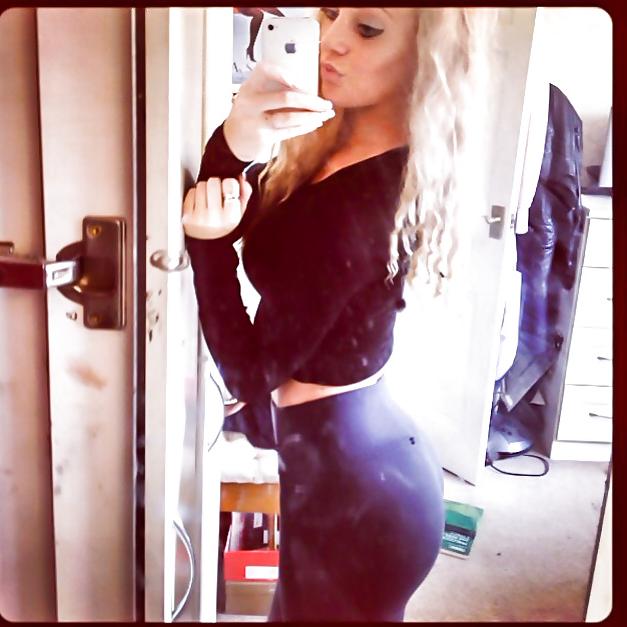 25P Pig faced bimbo slut rhiannon loves showing off her ass