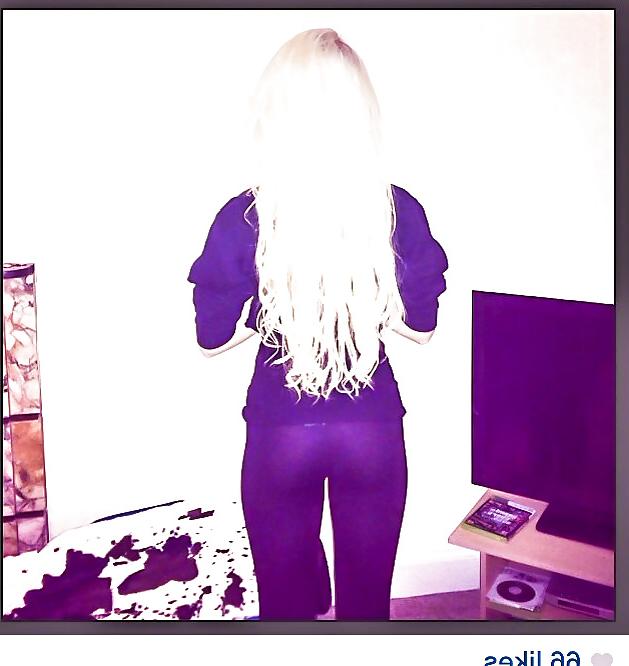 25P Pig faced bimbo slut rhiannon loves showing off her ass
