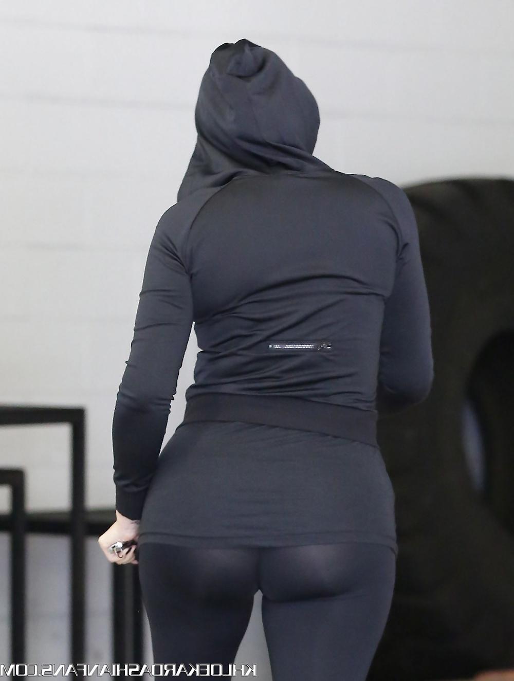 25P Khloe Kardashian Ass In Leggings And Tight Jeans (HQ)