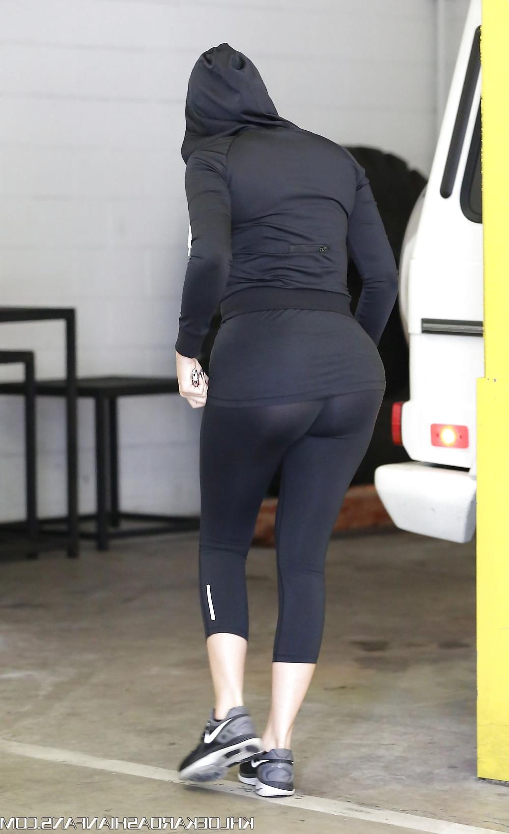 25P Khloe Kardashian Ass In Leggings And Tight Jeans (HQ)