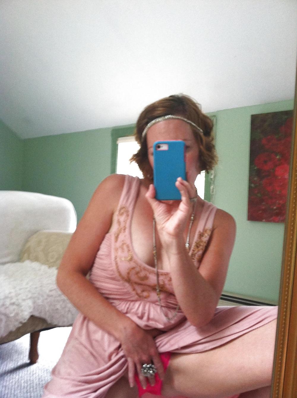 23P Selfie - Amateur Curvy MILF