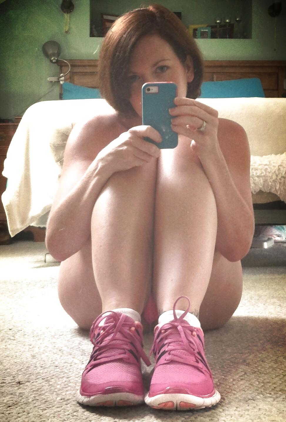 23P Selfie - Amateur Curvy MILF