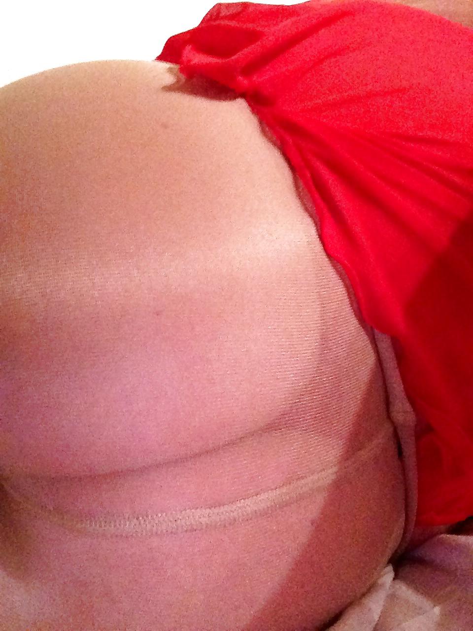 7P Red thong and pantyhose 