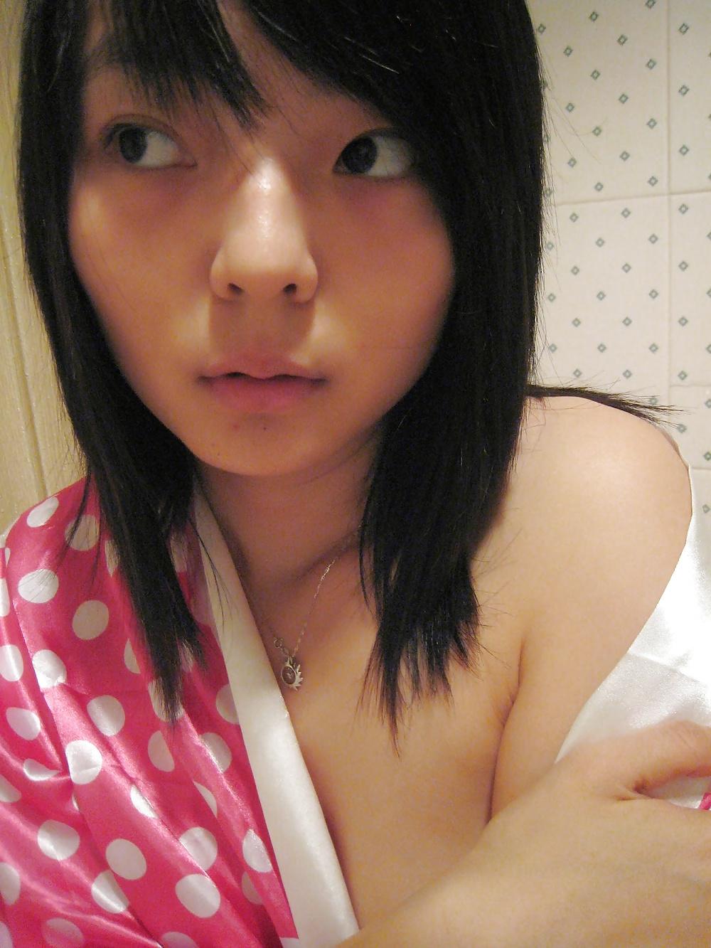 20P Sweet chinese girl shows tits and sucks