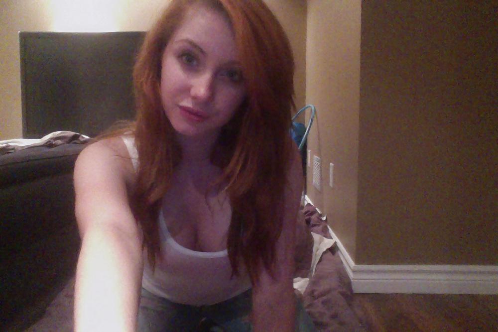 17P Sexy redhead in jeans