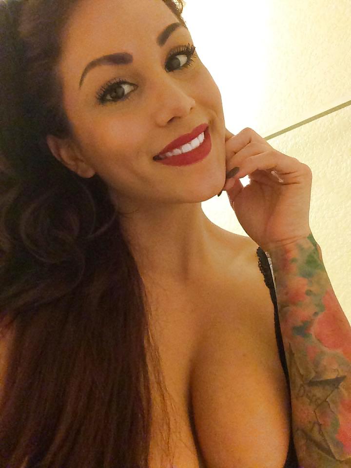 25P Nikki Nichole-Tatoo model