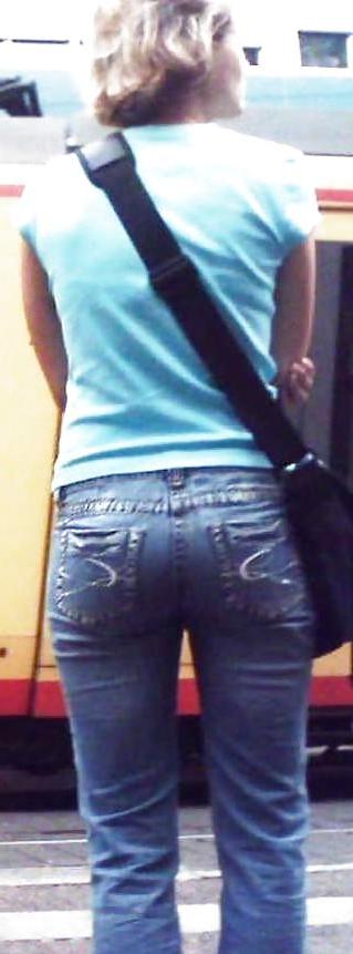 25P Hot asses in Jeans