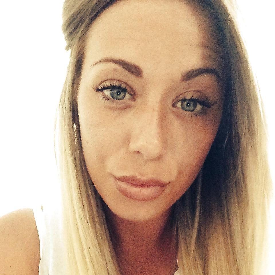 15P Beautiful Danielle likes to milk cocks