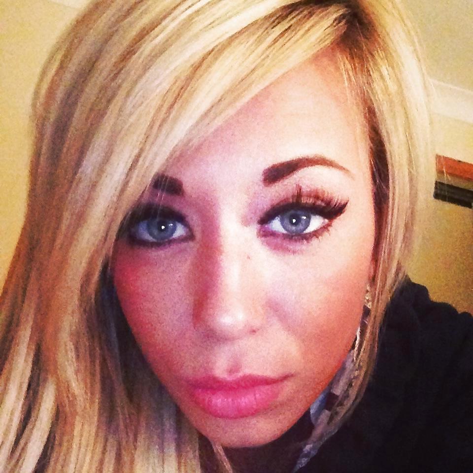 15P Beautiful Danielle likes to milk cocks