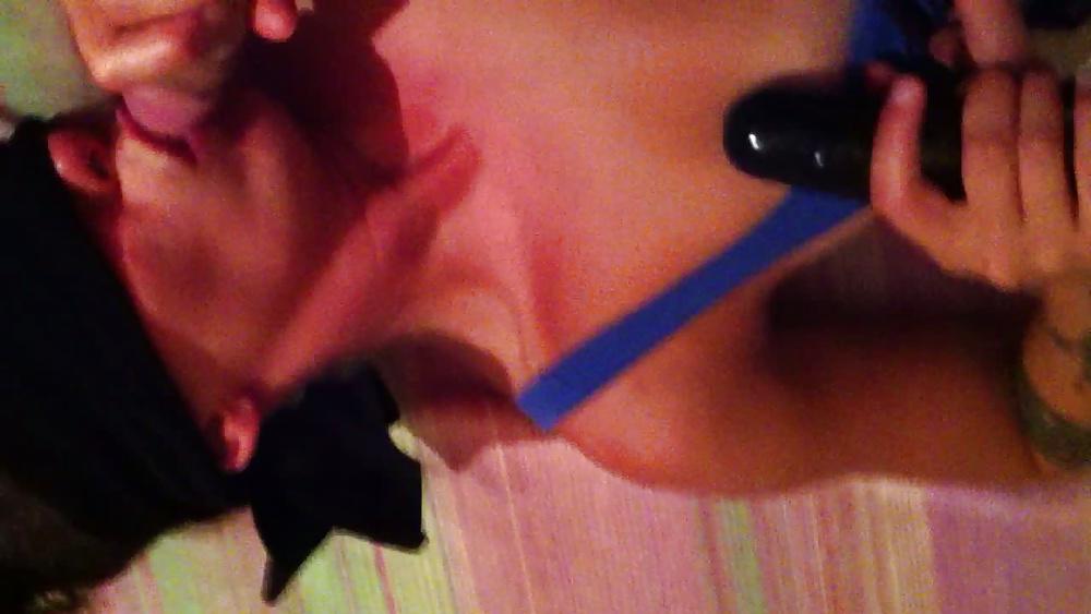 16P Amateur italian slut play cock and dildo