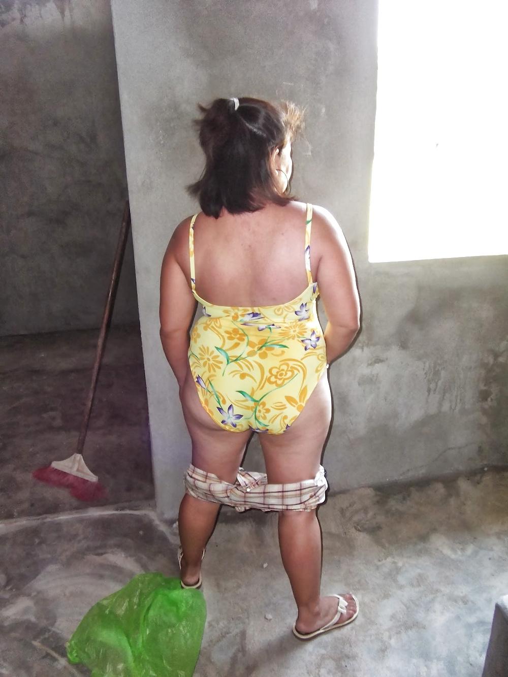 9P Yellow Bathing Mexican Wife