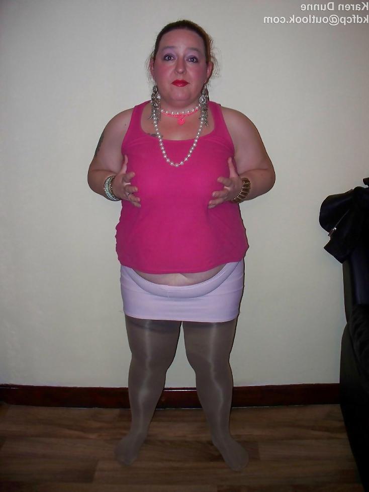 25P Fat Slut Karen Dunne Plays With Her Dildo